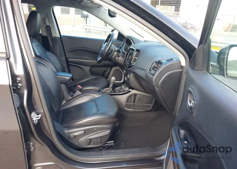 2020 Jeep Compass Limited 4X4 z USA, uszkodzony, nr VIN 3C4NJDCB1LT203638